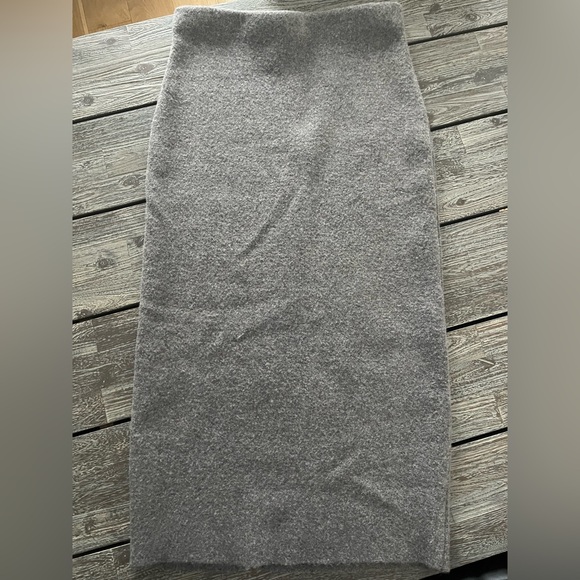 Zara 2-piece skirt and cardigan, beige/grey, Size L. - Picture 2 of 7